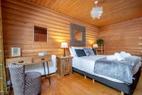 Redlands Country Lodge Apartments with Hot Tubs - Bathroom