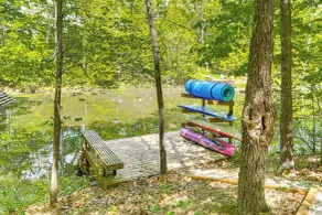 Lakefront Innsbrook Chalet: Hot Tub + Fire Pit! - Innvendig