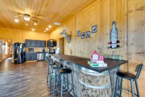 Tranquil La Prairie Retreat w/ Patio & Fireplace! - Innenbereich