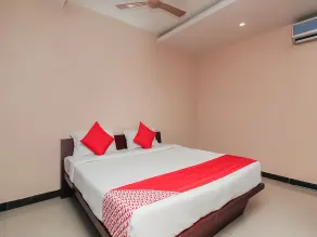 OYO 740 Hotel Suravi - Chambre