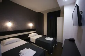 West Tower Hotel - Zimmer