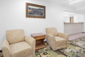 Super 8 by Wyndham Independence IA - Lobby