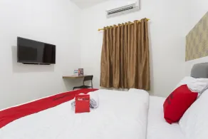 RedDoorz Plus @ Boulevard Residence BSD - Room