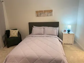 Modern Retreat 3BR 2&half Bath - Room