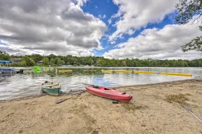 Pet-Friendly Cassopolis Escape w/ Lake Access - Interior