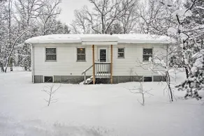Wooded Twin Lakes Retreat: 13 Mi to Lake Michigan! - Interiör