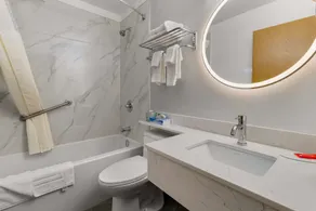 SureStay Plus by Best Western Brooks - Baño
