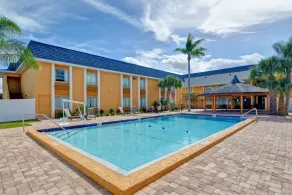 Quality Inn & Suites Heritage Park - Piscine