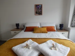 Modern, well located en-suite rooms with parking - Orbitat Accommodations - Habitación