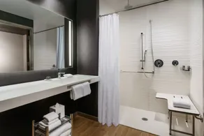 AC Hotel by Marriott Chapel Hill Downtown - Salle de bain