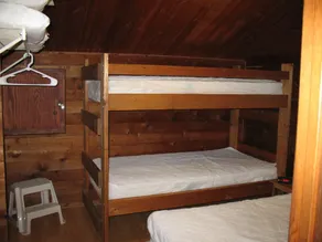 Forest Lake Camping Resort Lakefront Cabin 8 - Chambre