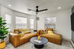 Walk to Crab Cove Beach: Alameda Home w/ Game Room - Innvendig