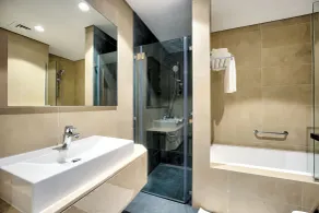 Capital Suites Hotel & Residences - Bathroom