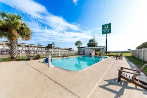 Quality Inn & Suites Port Lavaca near Lighthouse Beach - Piscine