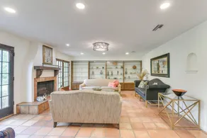 2 Mi to Dtwn: Spacious Angleton Home w/ Courtyard! - Interiör
