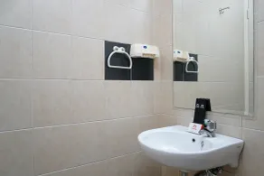 2BR with Study Room Apartment Seaview at Marina Ancol By Travelio - Badrum