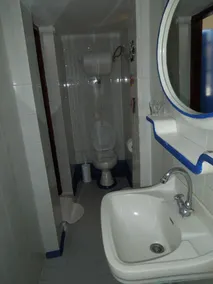 Albatross Hotel - Bathroom
