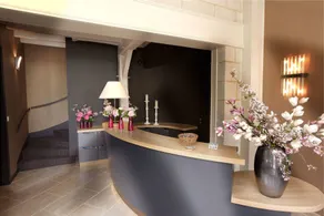 Logis Hotel La Croix Blanche Fontevraud - Rezeption