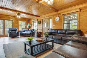 Family-friendly Milton Home on 14 Acres w/ Hot Tub - Interiør