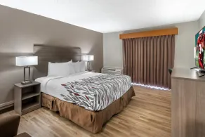 Red Roof Inn & Suites Sulphur Springs - Room