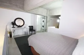 Downtown Loft Style Condo Heated Parking - Room
