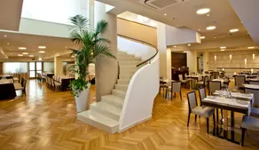 Breaking Business Hotel - Restaurant