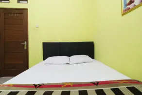 Surabaya Jaya Hotel near Soekarno Hatta Airport Redpartner - Room
