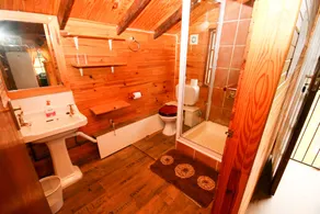 The Village Lodge - Bathroom
