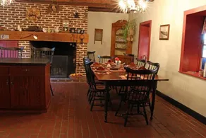 Brownstone Colonial Inn - Restaurant