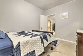 Springfield Vacation Rental: 1 Mi to Downtown - Chambre