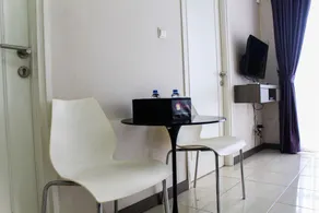 New Furnished 2BR Apartment at Silkwood Residence By Travelio - Badrum