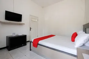RedDoorz near Moro Mall Purwokerto - Chambre