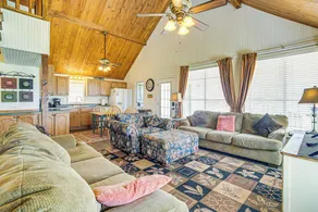 Boat & Swim: Lakefront Toledo Bend Retreat! - Interni