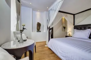 Dolphin Suites - Room