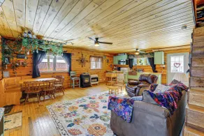 Family Cabin! Close to Greenbrier River & Snowshoe - Innvendig