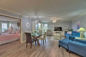 Bright Emerald Isle Condo w/ Private Beach Access! - Interiør