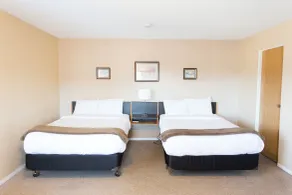 Island West Resort-Motel - Quarto
