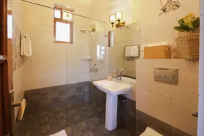 Lamrin Boutique Cottages, Rishikesh - Salle de bain