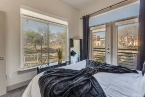 Riverwalk Oasis - Pool, Free Parking Views - Zimmer