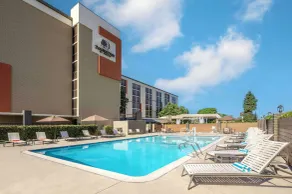 DoubleTree by Hilton Hotel San Bernardino - Piscine