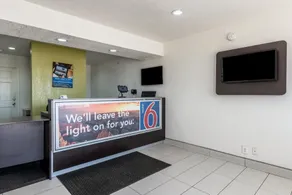 Motel 6 Fort Worth, TX - North - Lobby