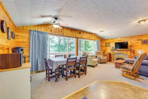 Inlet Lakefront Home: Private Dock & Beach Access! - Interiör