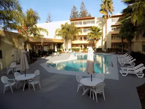Ramada by Wyndham Sacramento - Piscine