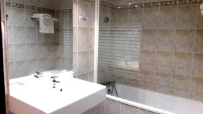 Logis Hôtel Des Sources - Salle de bain
