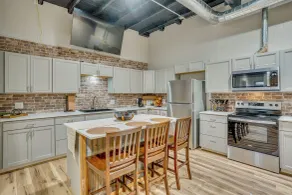 Explore Dtwn Burkburnett! Industrial Apt w/ Patio - Interiør