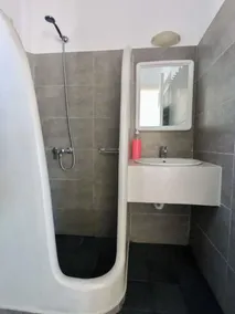 Fira Backpackers Place - Bad