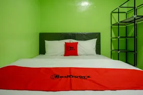 RedDoorz @ Jalan Gatot Subroto Semarang - Habitación