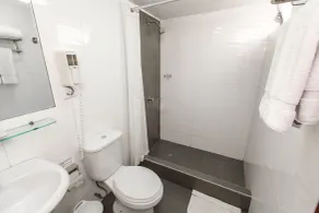 SM Hotel - Bathroom