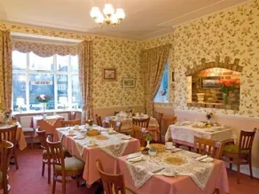 Midway Guest House - Restaurant