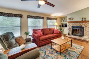 1 Mi to Lake Texoma! Family Home in Woodsy Setting - Innenbereich